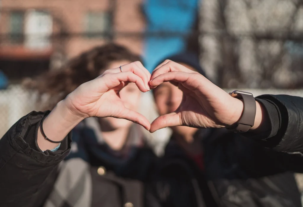 Bahasa Cinta (Love Language) dan Dampaknya untuk Sebuah Hubungan